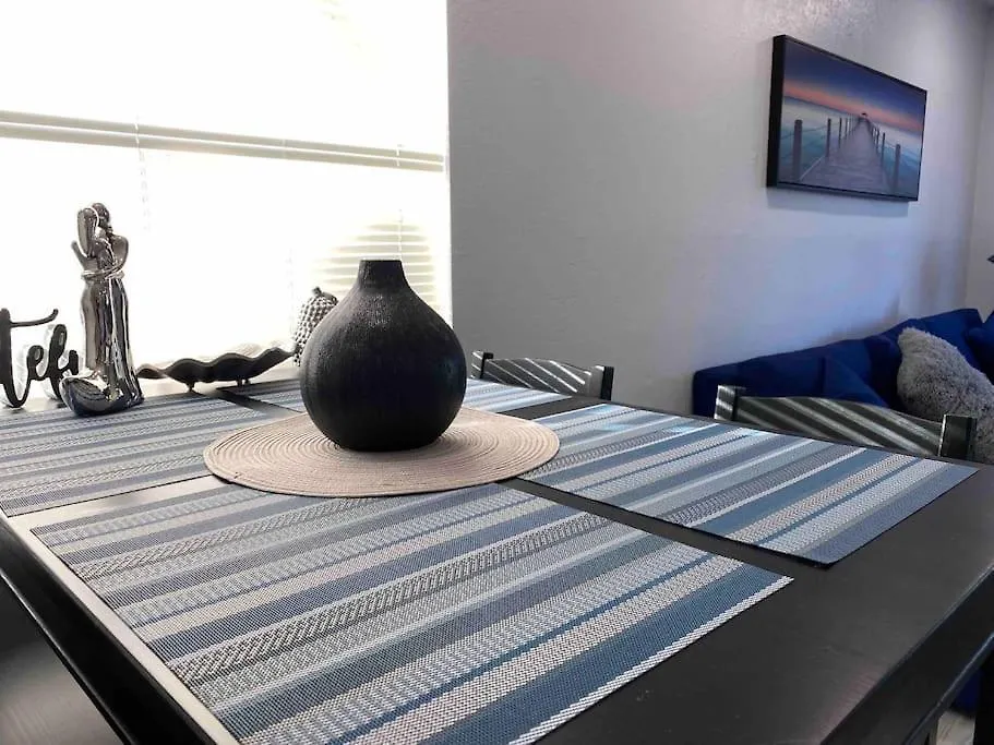 Charming 2-Beds Central Clearwater Apartment With Private Backyard 0*,