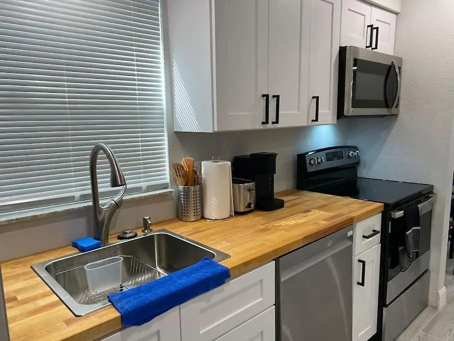 Charming 2-Beds Central Clearwater Apartment With Private Backyard