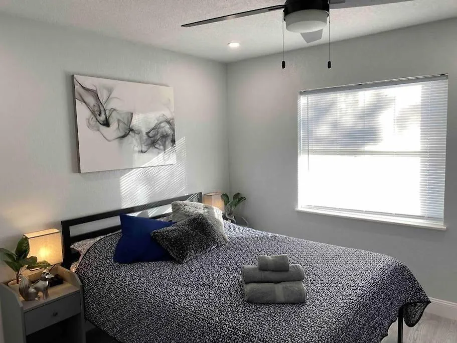 Charming 2-Beds Central Clearwater Apartment With Private Backyard 0*,